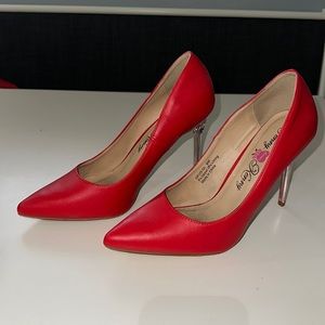 Penny love Kenny red heels size 9W